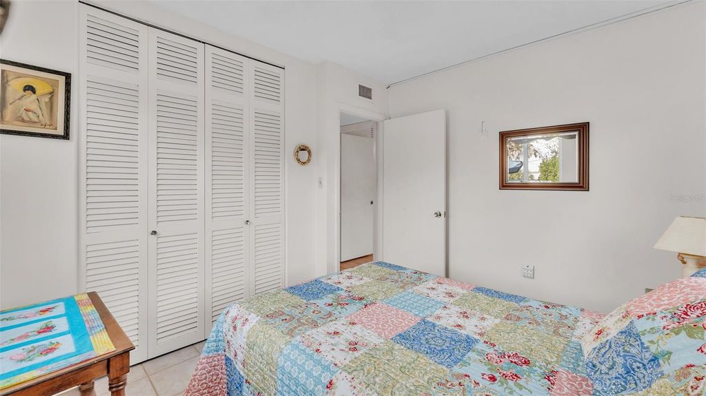 Image 19 of property listing at 1600 W LAKE PARKER DRIVE B9, Lakeland, FL 33805