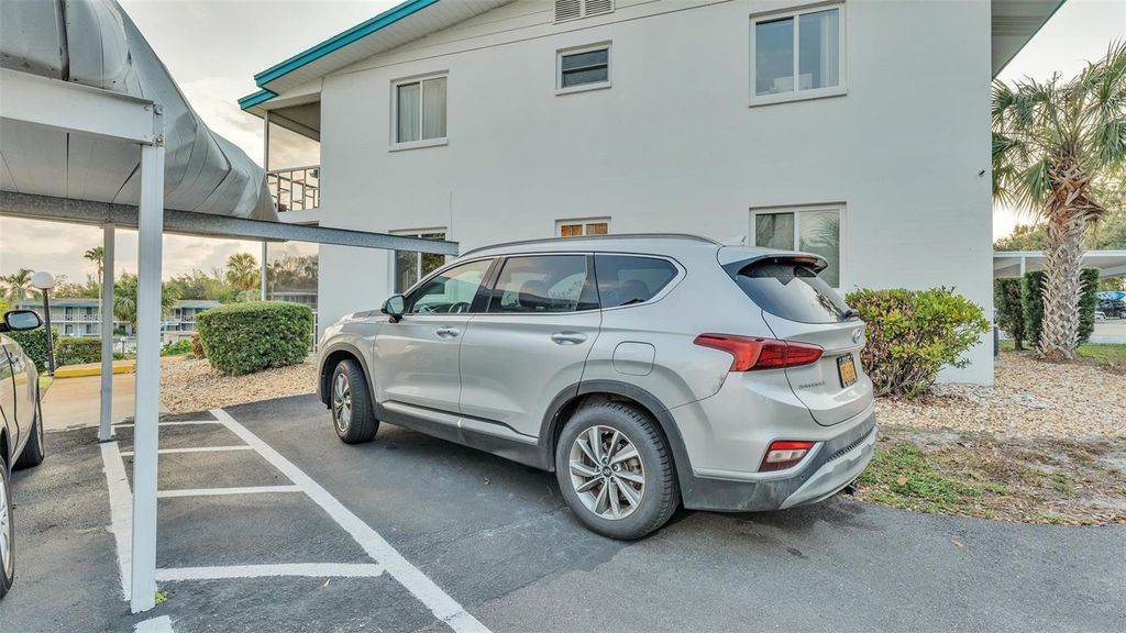 Image 24 of property listing at 1600 W LAKE PARKER DRIVE B9, Lakeland, FL 33805