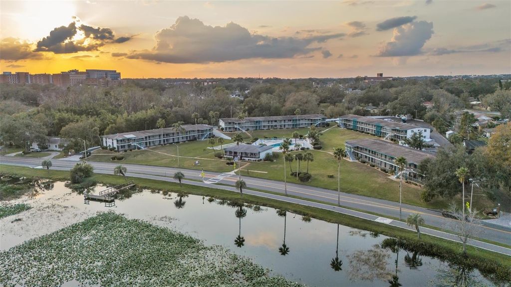 Image 28 of property listing at 1600 W LAKE PARKER DRIVE B9, Lakeland, FL 33805