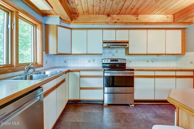 3429 S Shore Road, Day, NY 12835