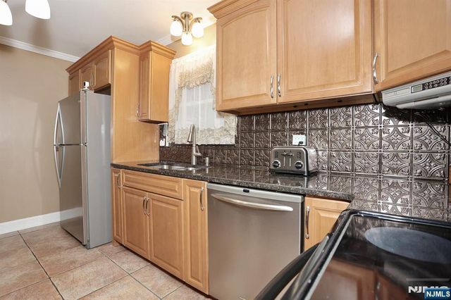 82 Bromley Place, Nutley, NJ 07110