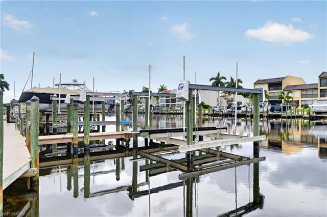 4025 19th PL 209, Cape Coral, FL 33904