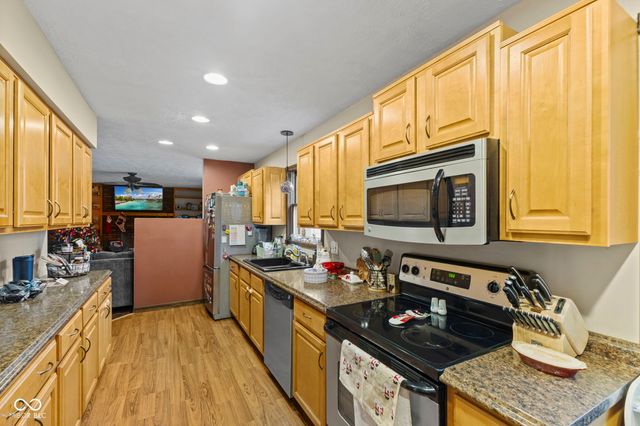 1115 S Quail Court, New Palestine, IN 46163