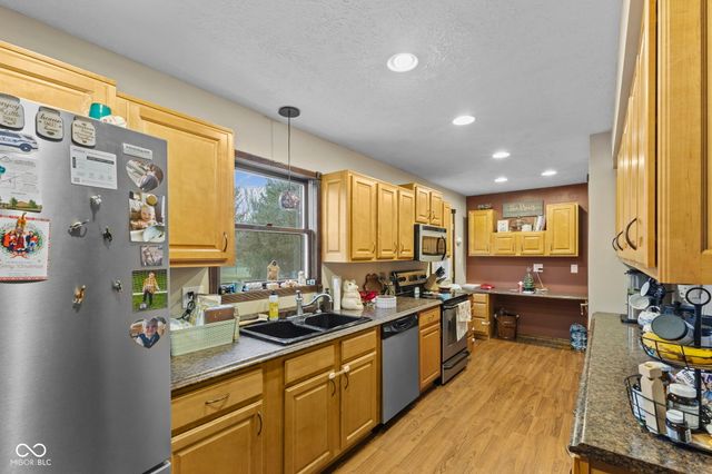 1115 S Quail Court, New Palestine, IN 46163