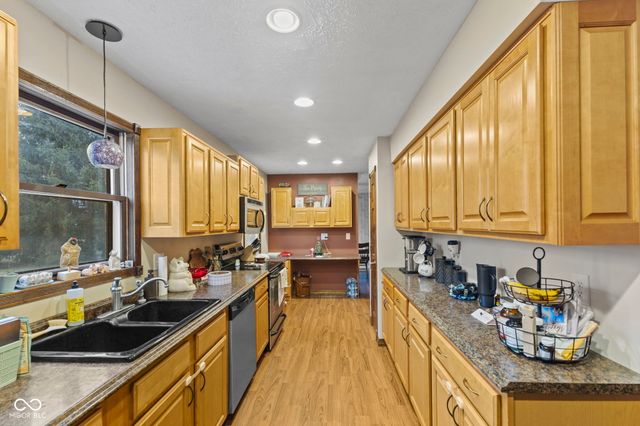 1115 S Quail Court, New Palestine, IN 46163