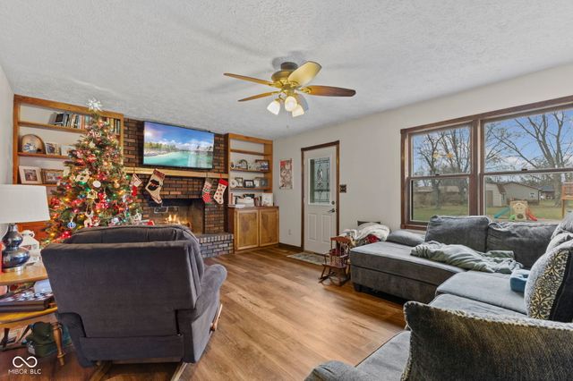 1115 S Quail Court, New Palestine, IN 46163
