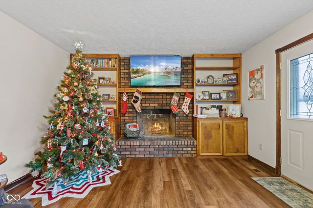 1115 S Quail Court, New Palestine, IN 46163