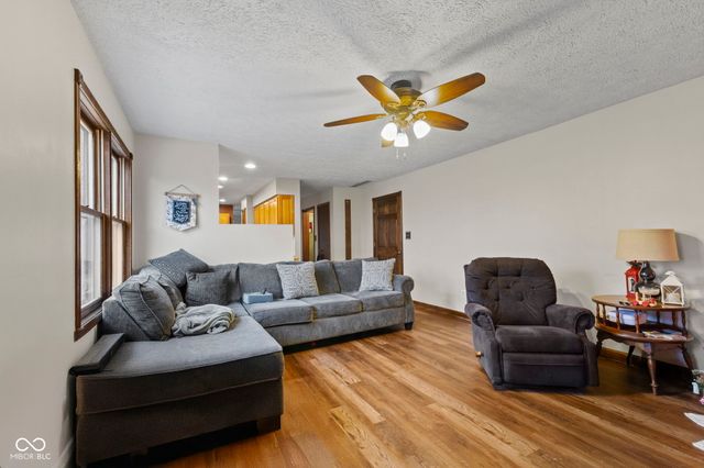 1115 S Quail Court, New Palestine, IN 46163