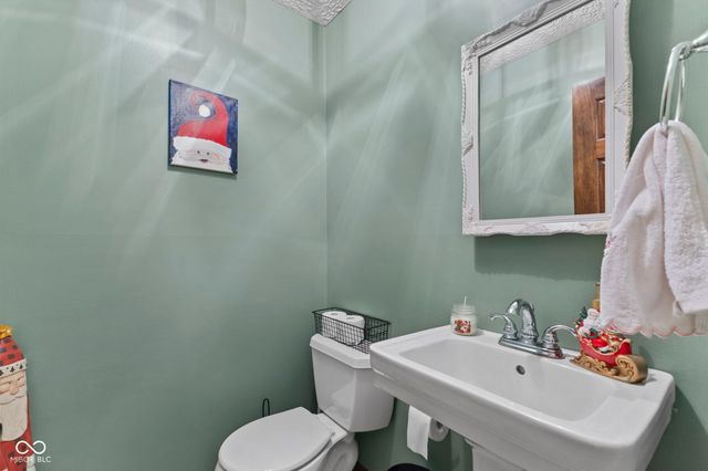 1115 S Quail Court, New Palestine, IN 46163