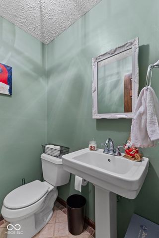 1115 S Quail Court, New Palestine, IN 46163