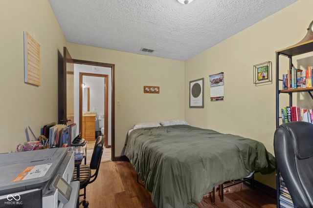 1115 S Quail Court, New Palestine, IN 46163