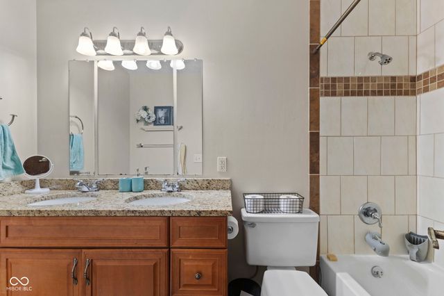 1115 S Quail Court, New Palestine, IN 46163