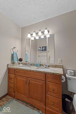 1115 S Quail Court, New Palestine, IN 46163