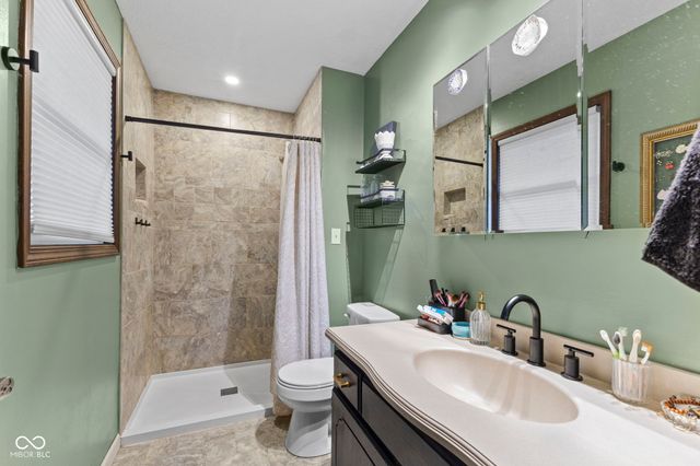 1115 S Quail Court, New Palestine, IN 46163