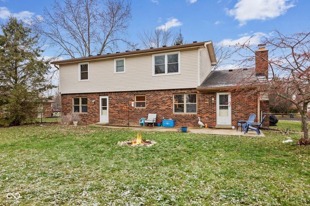 1115 S Quail Court, New Palestine, IN 46163