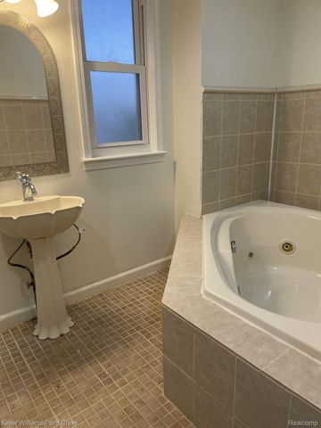1630 Valdosta Circle, Pontiac, MI 48340