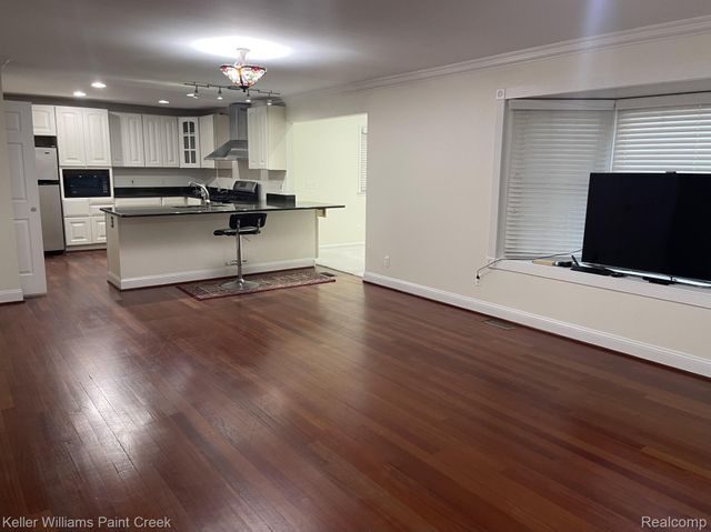 1630 Valdosta Circle, Pontiac, MI 48340