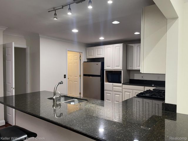 1630 Valdosta Circle, Pontiac, MI 48340