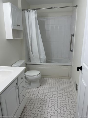1630 Valdosta Circle, Pontiac, MI 48340