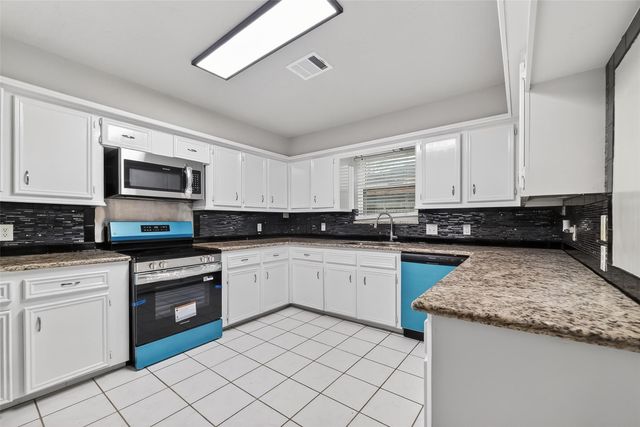 2402 Oak Shores Drive, Houston, TX 77339