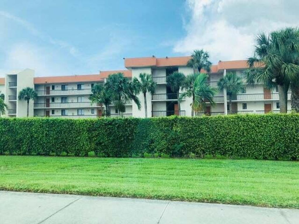 5981 Via Vermilya 106, Lake Worth, FL 33462
