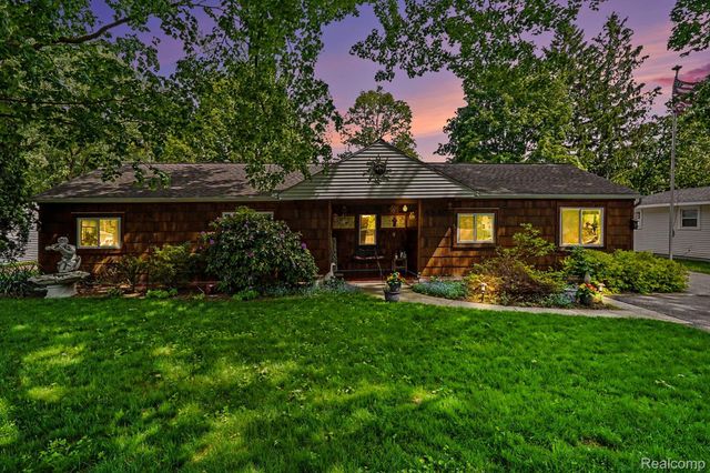 5830 Eldridge Drive, Waterford Charter Township, MI 48327
