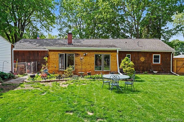 5830 Eldridge Drive, Waterford Charter Township, MI 48327