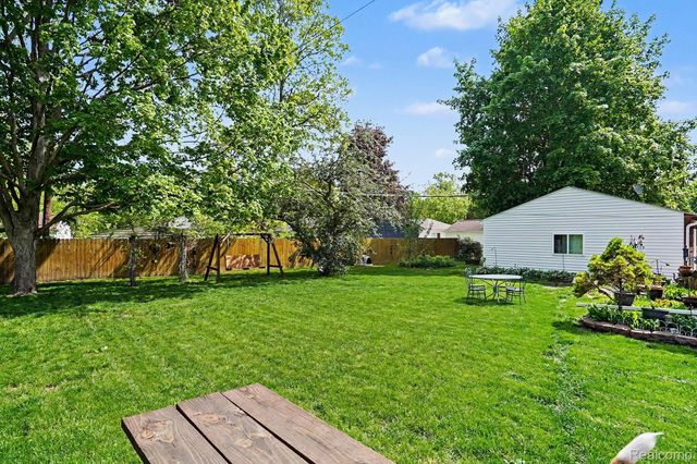 5830 Eldridge Drive, Waterford Charter Township, MI 48327
