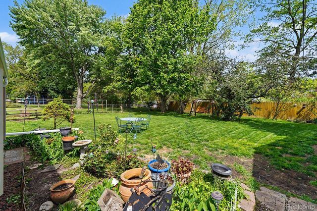 5830 Eldridge Drive, Waterford Charter Township, MI 48327