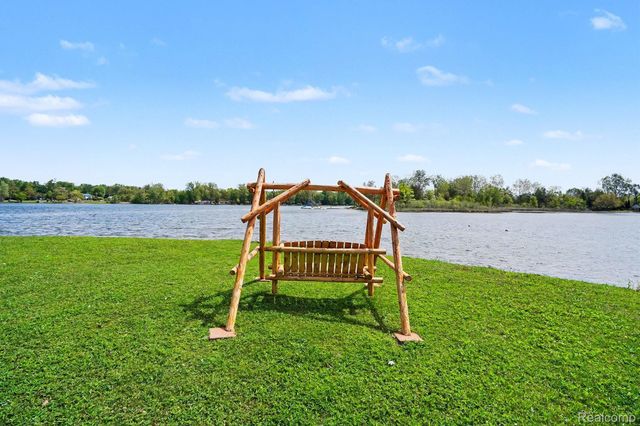 5830 Eldridge Drive, Waterford Charter Township, MI 48327