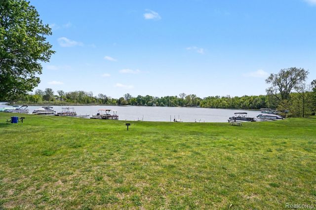 5830 Eldridge Drive, Waterford Charter Township, MI 48327