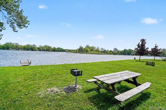5830 Eldridge Drive, Waterford Charter Township, MI 48327