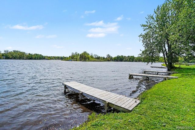5830 Eldridge Drive, Waterford Charter Township, MI 48327