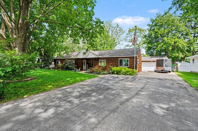 5830 Eldridge Drive, Waterford Charter Township, MI 48327