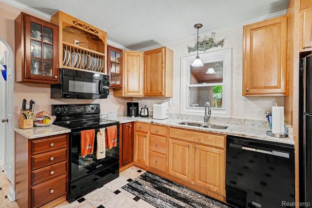 5830 Eldridge Drive, Waterford Charter Township, MI 48327