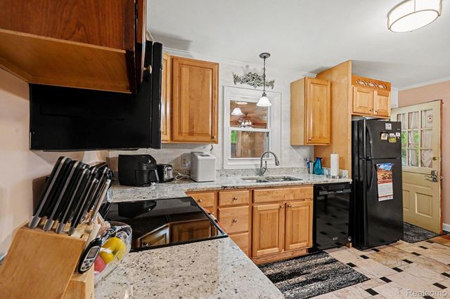 5830 Eldridge Drive, Waterford Charter Township, MI 48327