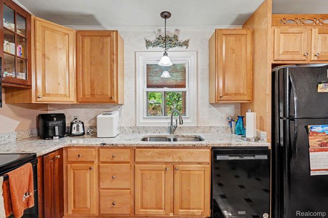 5830 Eldridge Drive, Waterford Charter Township, MI 48327