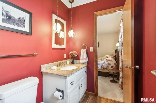 1825 5TH Avenue S, Clinton, IA 52732