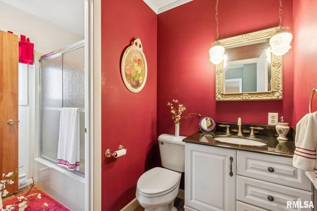 1825 5TH Avenue S, Clinton, IA 52732