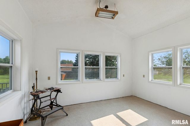 1825 5TH Avenue S, Clinton, IA 52732