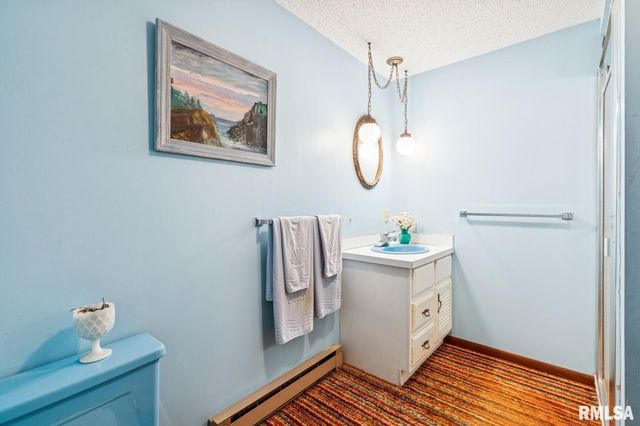 1825 5TH Avenue S, Clinton, IA 52732