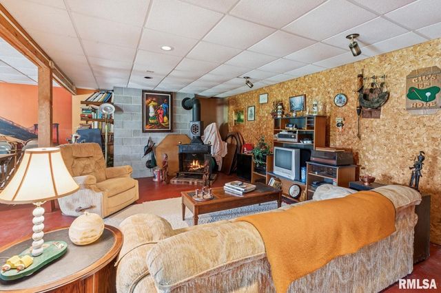 1825 5TH Avenue S, Clinton, IA 52732