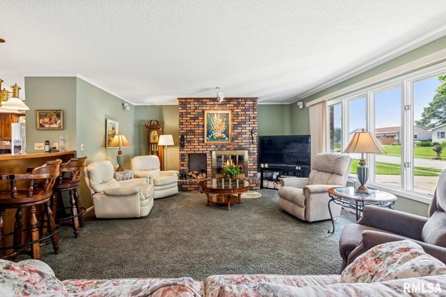 1825 5TH Avenue S, Clinton, IA 52732