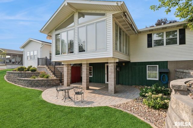 1825 5TH Avenue S, Clinton, IA 52732