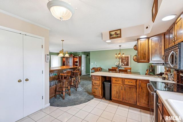 1825 5TH Avenue S, Clinton, IA 52732