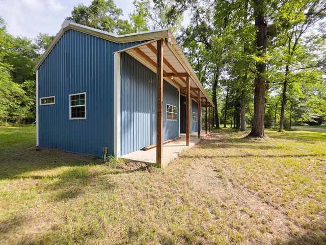 437 E Lumbermans Road, Onalaska, TX 77360