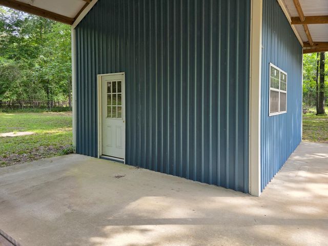 437 E Lumbermans Road, Onalaska, TX 77360
