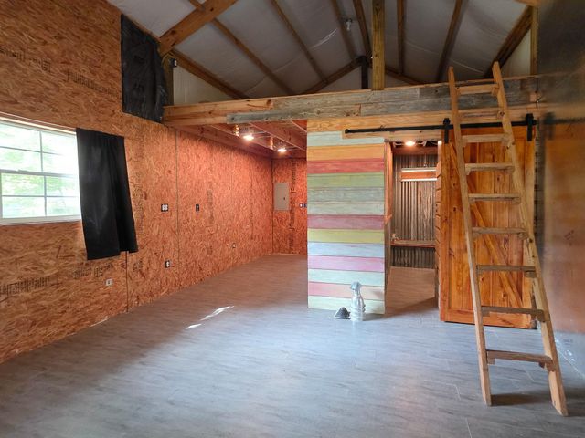 437 E Lumbermans Road, Onalaska, TX 77360