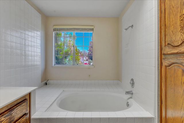 5809 Laguna Quail Way, Elk Grove, CA 95758