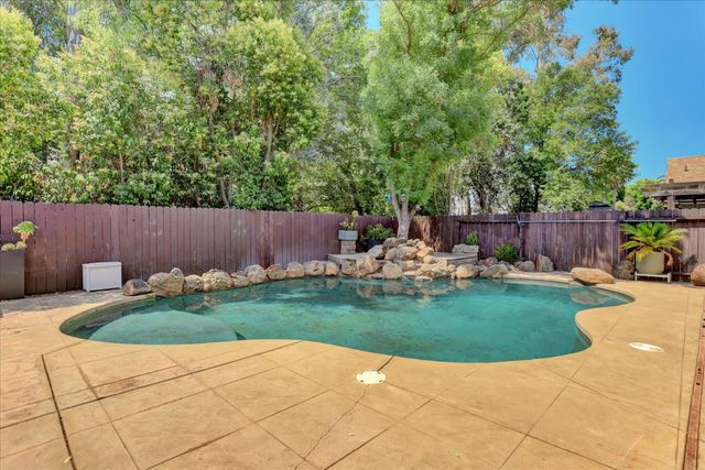 5809 Laguna Quail Way, Elk Grove, CA 95758